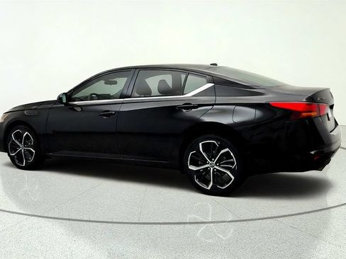 Used 2023 Nissan Altima 2.5 SR w/ SR Premium Package AWD/4WD image 7