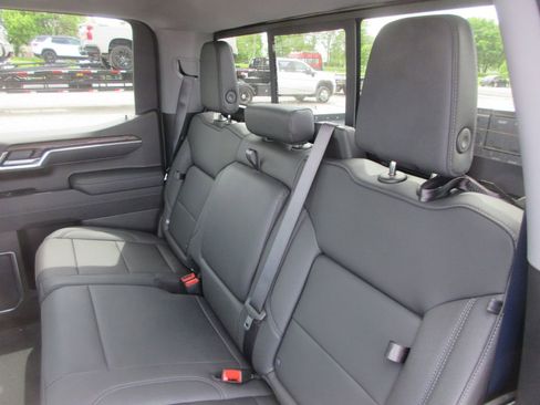New 2026 GMC Sierra 1500 SLT AWD/4WD image 13