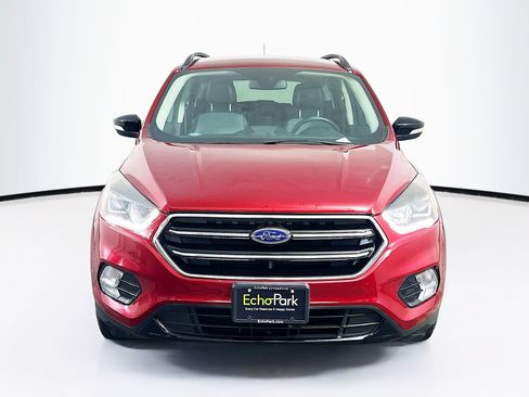 Used 2017 Ford Escape Titanium image 2