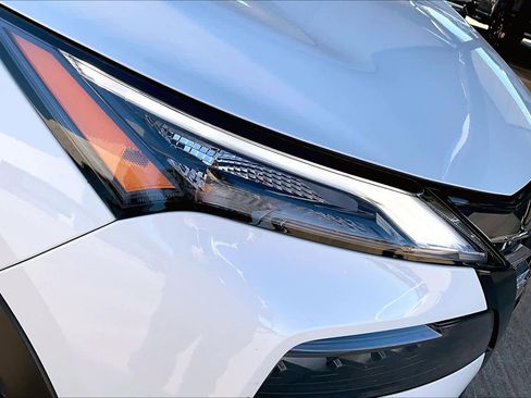 Used 2025 Nissan Rogue S AWD/4WD image 25