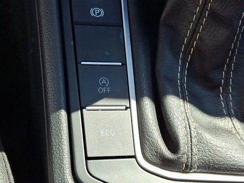 Used 2024 Volkswagen Jetta SE FWD image 22