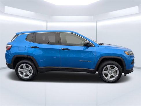 Used 2023 Jeep Compass Sport image 2