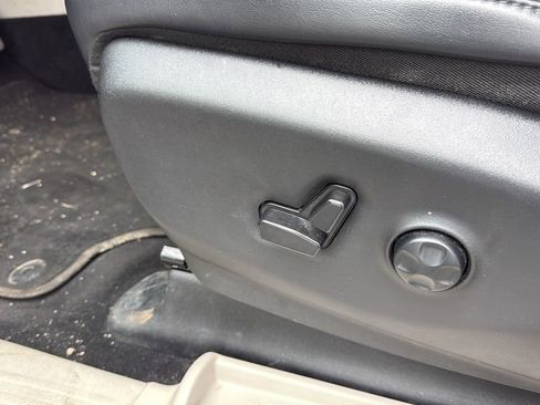 Used 2023 Chrysler Pacifica Touring-L FWD image 24