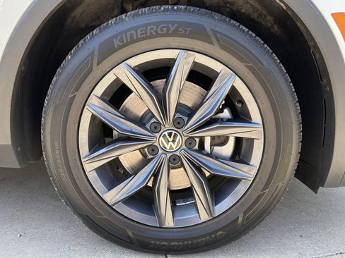 Used 2023 Volkswagen Tiguan SE w/ Panoramic Sunroof Package AWD/4WD image 8
