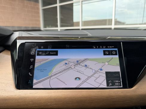 Used 2022 Audi e-tron GT Premium Plus image 25