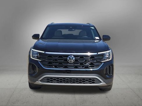 Used 2024 Volkswagen Atlas Cross Sport SE w/ Panoramic Sunroof Package FWD image 9
