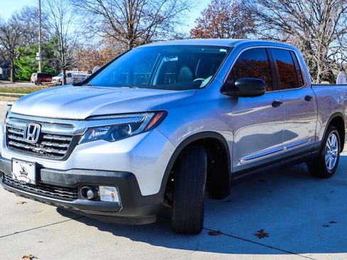 Used 2019 Honda Ridgeline RT image 3