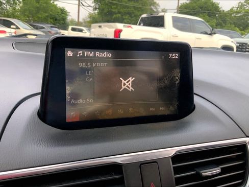 Used 2018 MAZDA MAZDA3 Grand Touring w/ Premium Equipment Package FWD image 32