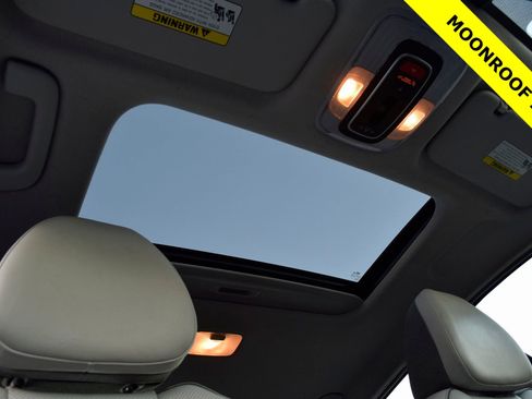 Used 2024 Hyundai Elantra Limited image 6