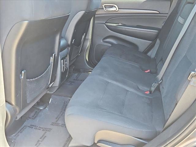 Used 2017 Jeep Grand Cherokee Laredo w/ Quick Order Package 2BE RWD image 24
