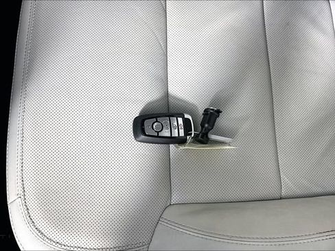 Used 2025 Ford Expedition Platinum w/ Driver's Package AWD/4WD image 11