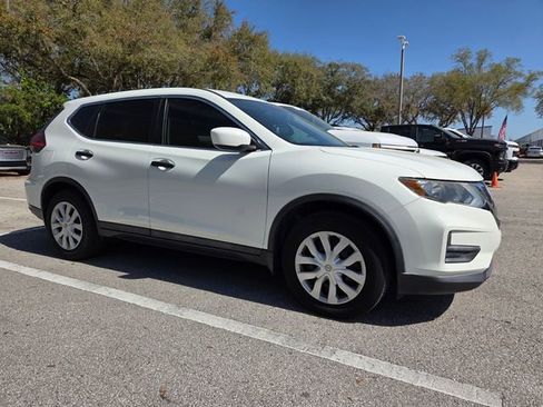 Used 2017 Nissan Rogue S image 3