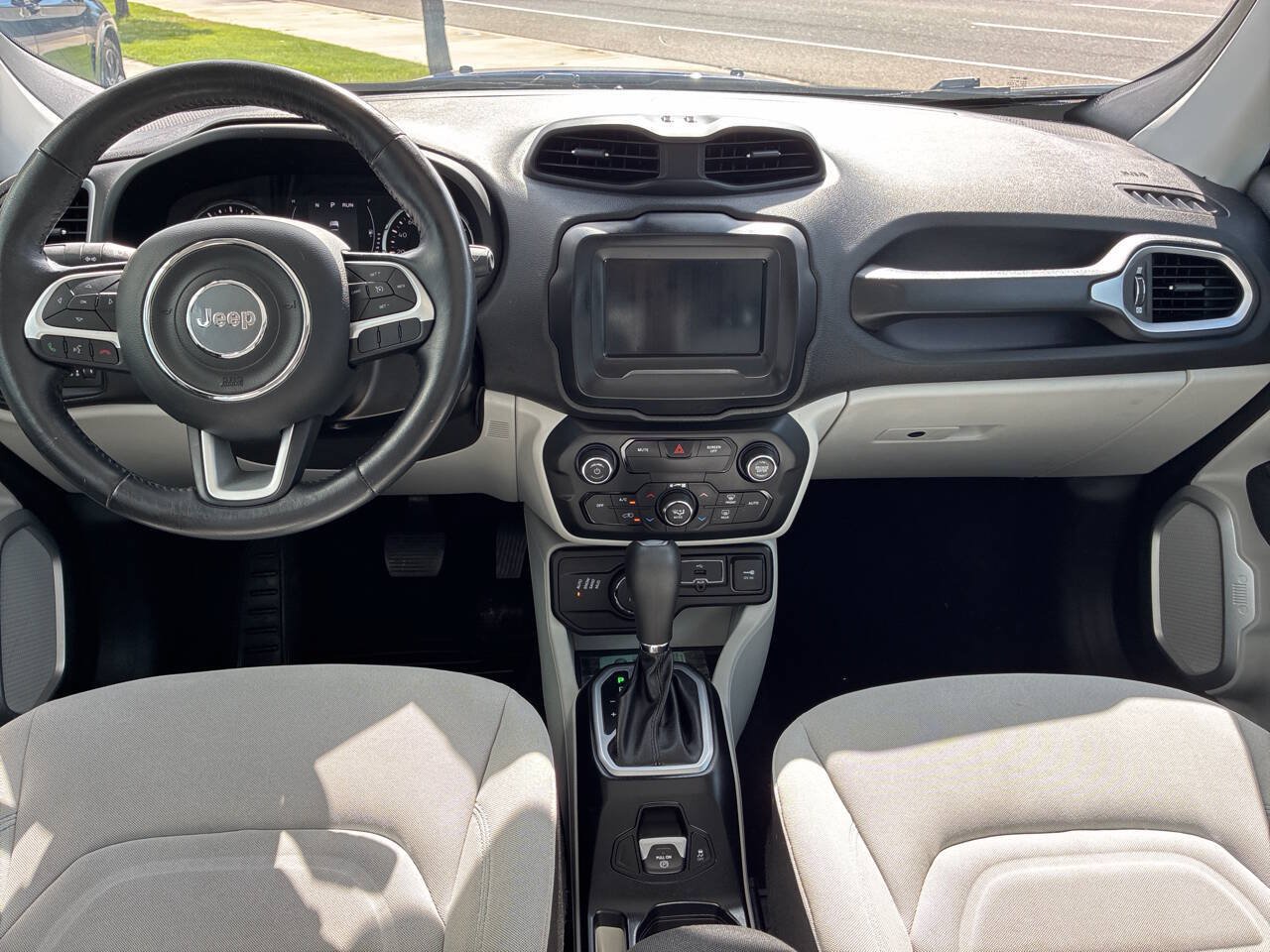 Used 2018 Jeep Renegade Latitude w/ Cold Weather Group AWD/4WD image 9