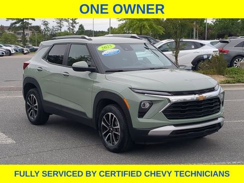 Used 2025 Chevrolet TrailBlazer LT AWD/4WD image 3