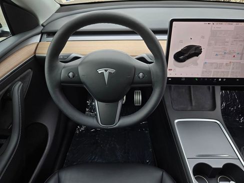 Used 2024 Tesla Model Y Performance image 13