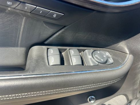 Used 2023 Buick Envision Avenir AWD/4WD image 36