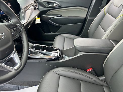 Used 2025 Chevrolet Trax ACTIV w/ Driver Confidence Package image 15