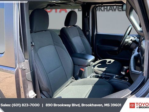 Used 2022 Jeep Wrangler Sport AWD/4WD image 6