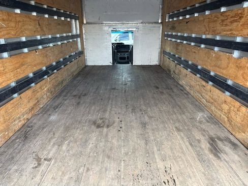 Used 2018 Ford E-350 and Econoline 350 Super Duty image 17
