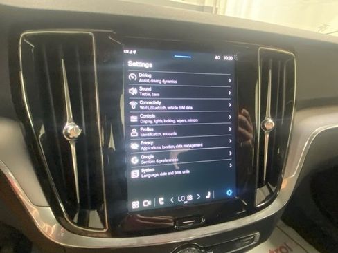 Certified 2025 Volvo S60 B5 Core image 21