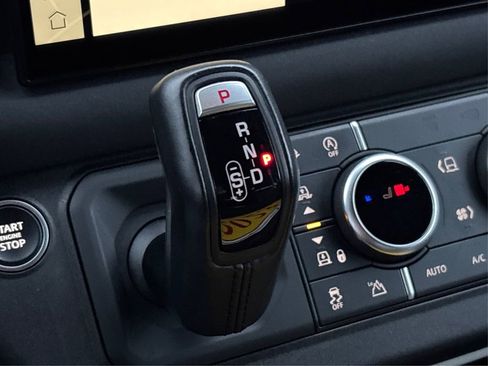 Used 2023 Land Rover Defender 90 S image 35