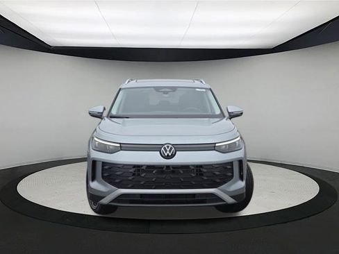 New 2026 Volkswagen Tiguan SE image 2