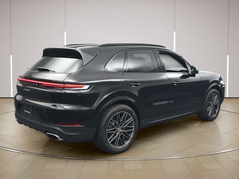 Certified 2025 Porsche Cayenne AWD/4WD image 22