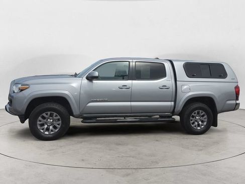 Used 2019 Toyota Tacoma SR5 AWD/4WD image 2