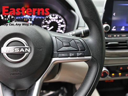 Used 2025 Nissan Altima 2.5 SV FWD image 16