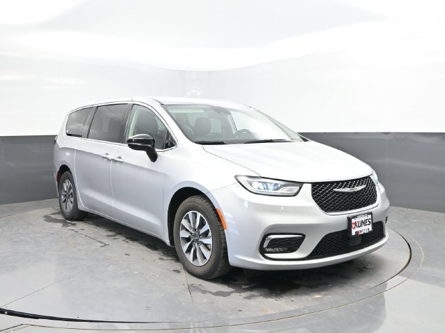 Used 2024 Chrysler Pacifica Limited FWD image 5