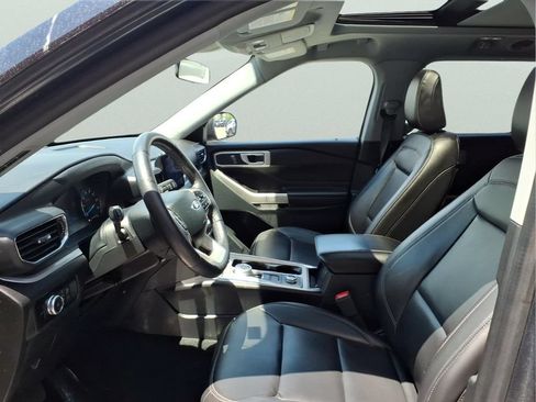 Used 2023 Ford Explorer XLT w/ Equipment Group 202A AWD/4WD image 20