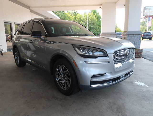 Used 2021 Lincoln Aviator AWD image 3