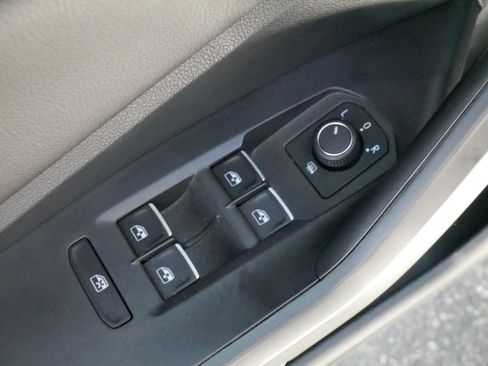 Certified 2025 Volkswagen Jetta Sport FWD image 19