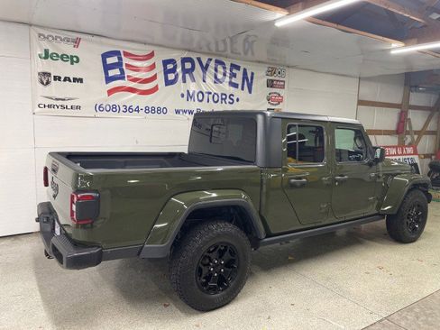 Used 2021 Jeep Gladiator Willys image 2