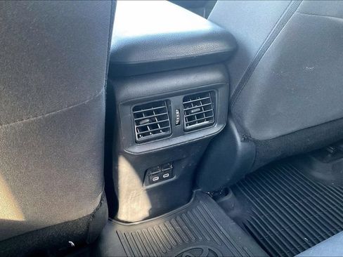 Used 2024 Toyota RAV4 XLE FWD image 33