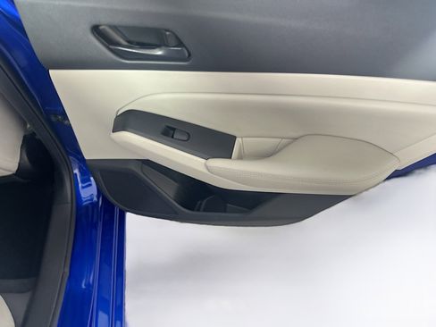 Used 2025 Nissan Altima 2.5 SV image 28