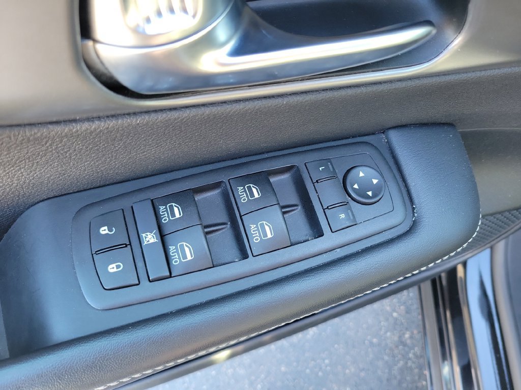 Used 2026 Chrysler Pacifica Select FWD image 23