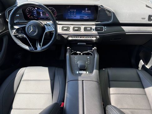 Used 2024 Mercedes-Benz GLS 450 4MATIC image 10