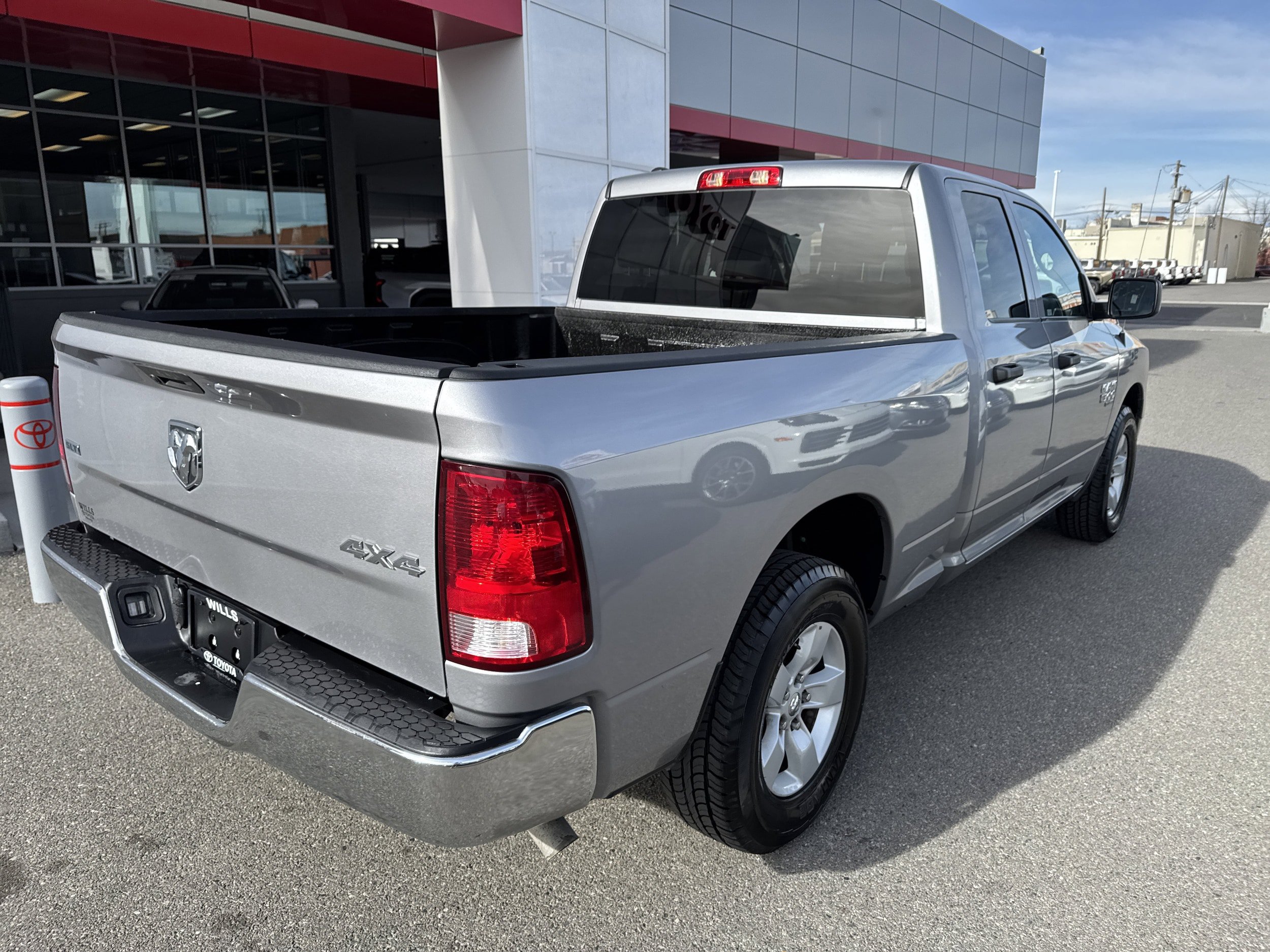 Used 2024 RAM 1500 Classic SLT AWD/4WD image 4