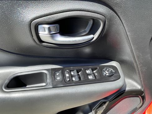 Used 2020 Jeep Renegade Altitude image 6