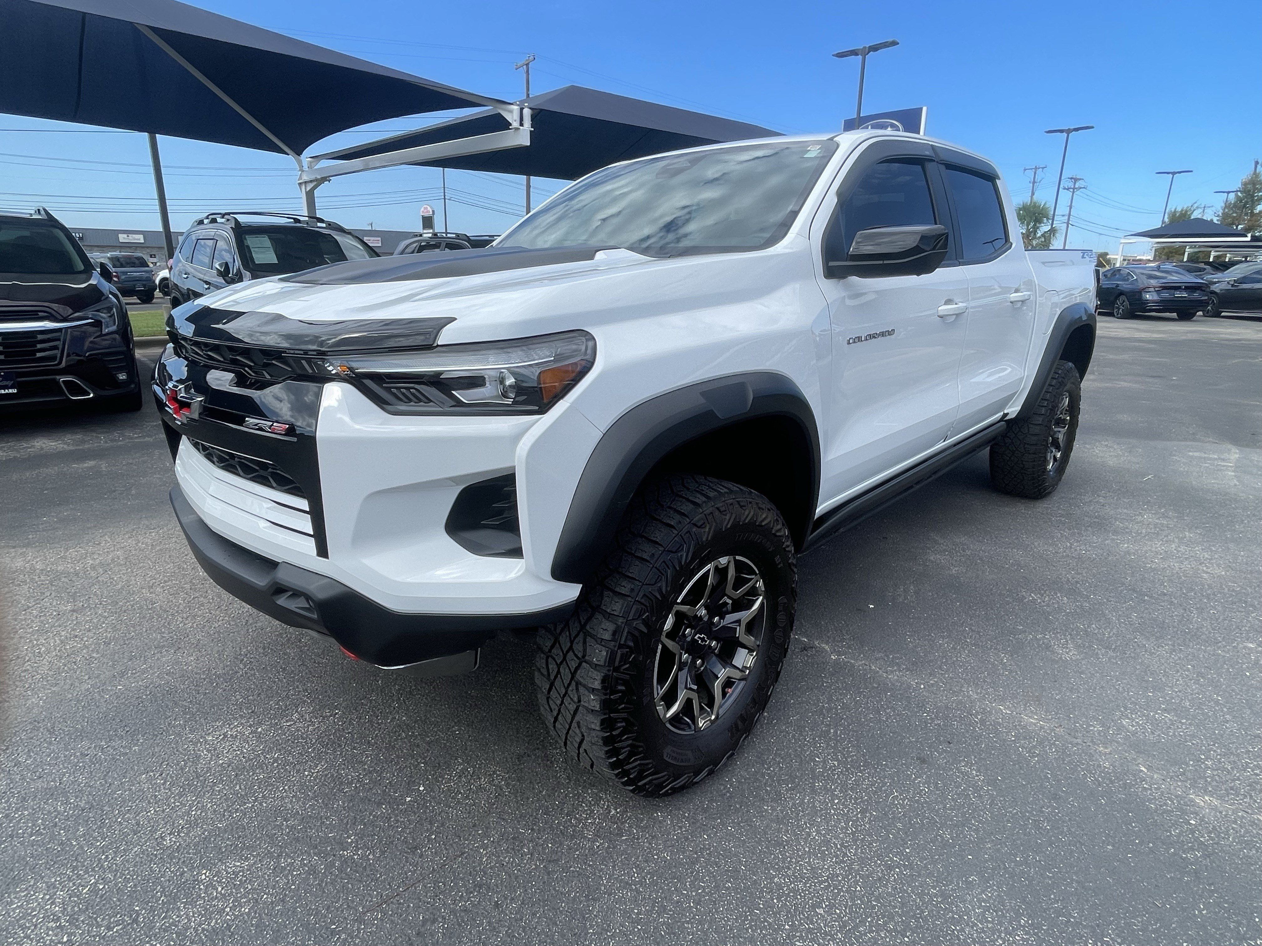 Used 2024 Chevrolet Colorado ZR2 w/ ZR2 Convenience Package III AWD/4WD image 3