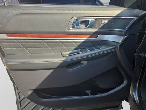 Used 2019 Ford Explorer Platinum AWD/4WD image 14