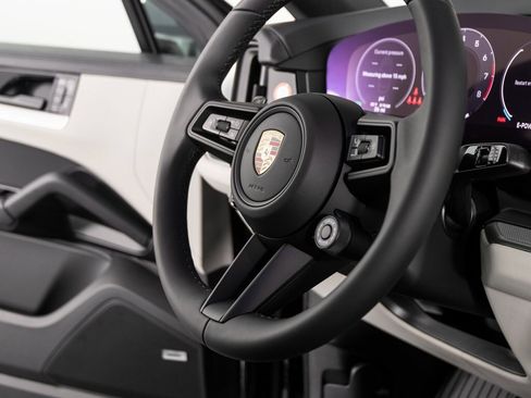 New 2025 Porsche Cayenne S image 21