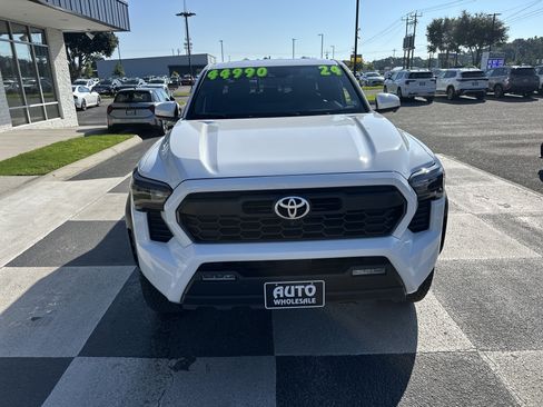Used 2024 Toyota Tacoma TRD Off-Road AWD/4WD image 2