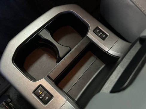 Used 2016 Toyota Sequoia Platinum image 37