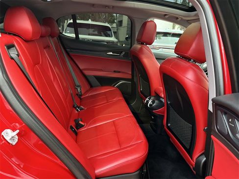 Used 2019 Alfa Romeo Stelvio image 27