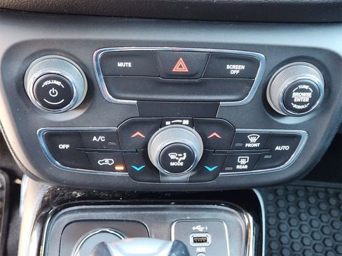 Used 2019 Jeep Compass Altitude image 18