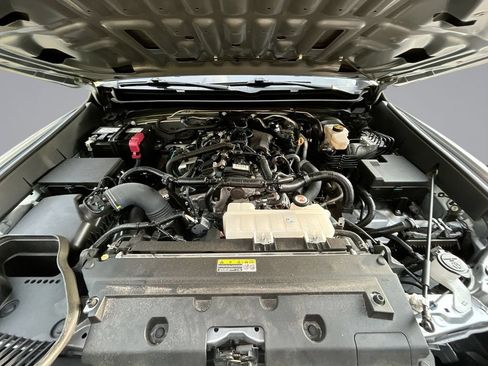 Used 2024 Toyota Tacoma SR5 AWD/4WD image 33