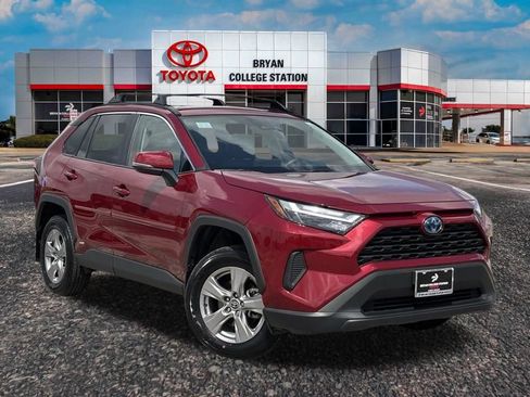 Used 2024 Toyota RAV4 XLE image 1