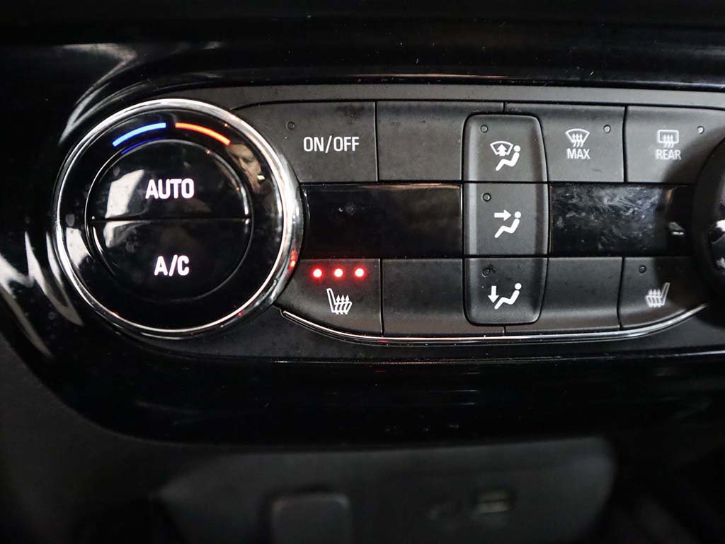 Used 2024 Chevrolet Trax LT w/ LT Convenience Package FWD image 46